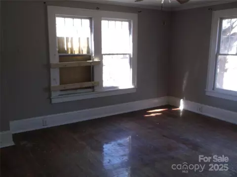 Living - 322 E Houston St, Monroe, NC 28112 photo 4 of 5