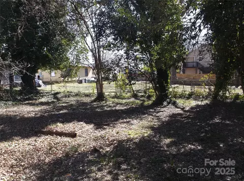 Exterior - 322 E Houston St, Monroe, NC 28112 photo 5 of 8