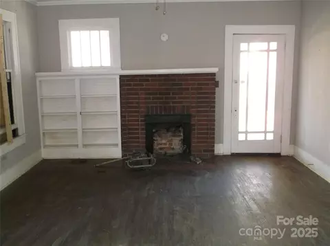 Living - 322 E Houston St, Monroe, NC 28112 photo 2 of 5