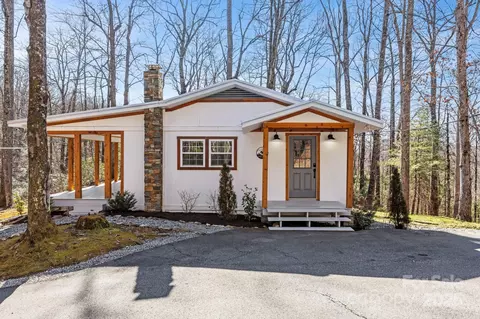 633 Kingdom Pl, Zirconia, NC 28790