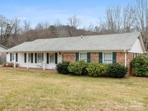 10 Knoll Ridge Dr, Asheville, NC 28804