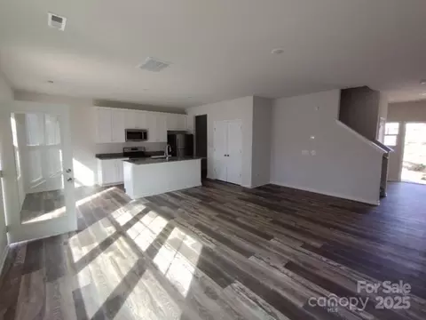Living - 2792 5th Ne Ave NE, Hickory, NC 28601 photo 2 of 3