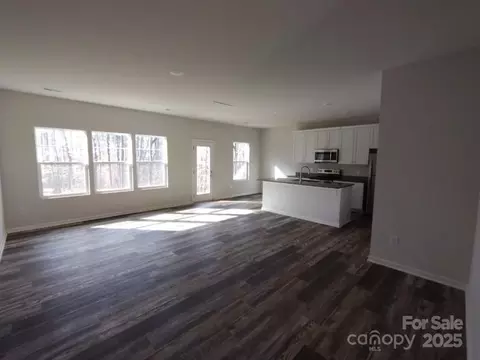 Living - 2792 5th Ne Ave NE, Hickory, NC 28601 photo 1 of 3