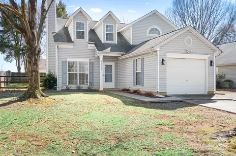 11132 White Stag Dr, Charlotte, NC 28269