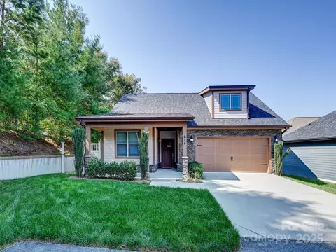 624 Summerfield Pl, Flat Rock, NC 28731