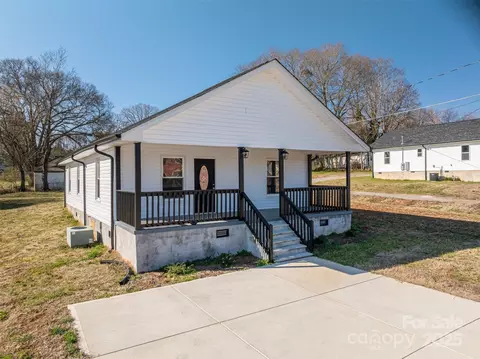 1411 Roseland Dr, Lincolnton, NC 28092