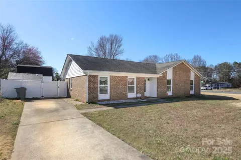 9100 Clancy Pl, Charlotte, NC 28227