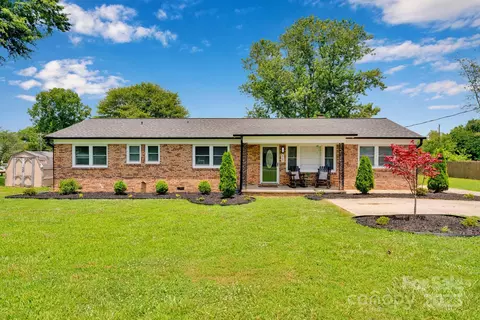 905 Blalock Dr, Kings Mountain, NC 28086