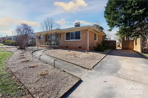 3938 Seaforth Dr, Charlotte, NC 28205