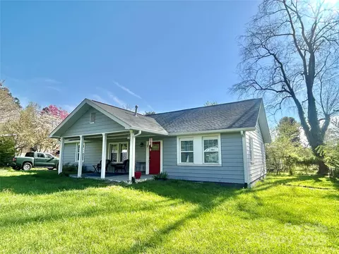 3 Moody Ave, Candler, NC 28715