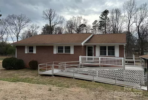 1215 S Myrtle School Rd, Gastonia, NC 28052