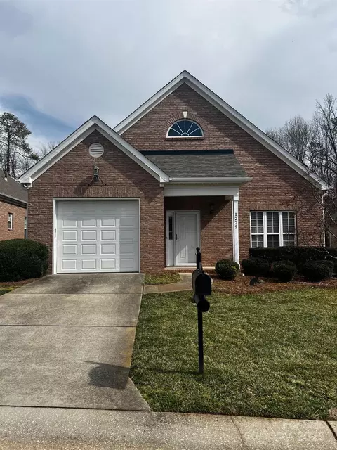 1229 Mcgill Pond Ln, Rock Hill, SC 29732