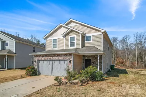 7512 Spring Spruce Ln, Charlotte, NC 28227