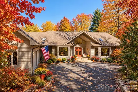 155 Poplar Loop Dr, Flat Rock, NC 28731