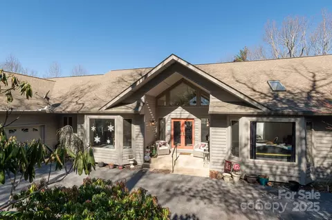 155 Poplar Loop Dr, Flat Rock, NC 28731
