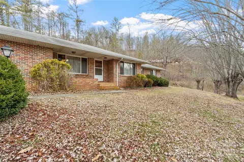 5871 Jacks Creek Rd, Burnsville, NC 28714