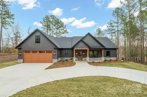 4890 Rio De Luna, Hickory, NC 28601