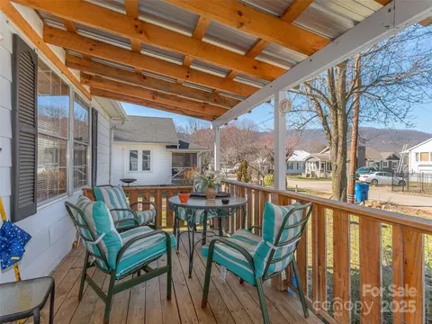 63 Poplar St, Waynesville, NC 28786