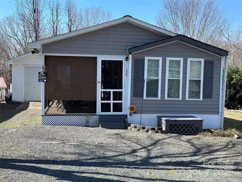 134 Cardinal Ave, New London, NC 28127