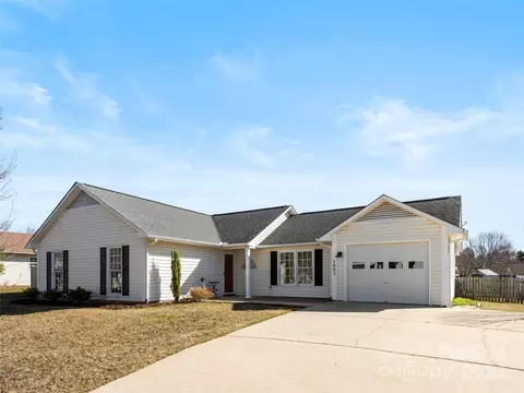 1003 Thorncrest Dr, Fletcher, NC 28732