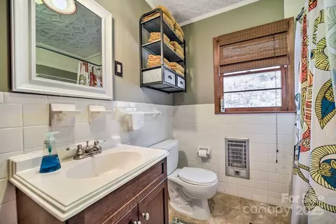 Bath - 1152 S River Rd, Sylva, NC 28779 photo 1 of 1
