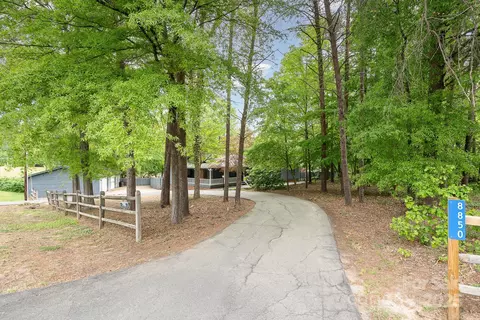 8850 Hills Dell Dr, Concord, NC 28027