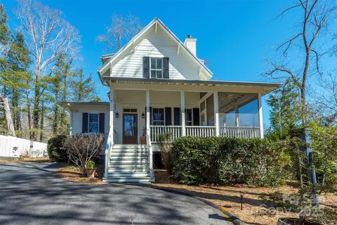 9 Lake Ave, Black Mountain, NC 28711