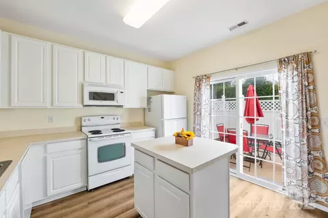 811 Gentlewinds Ct, Fort Mill, SC 29708 photo 9