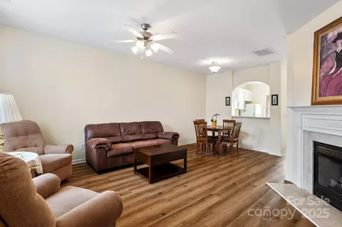811 Gentlewinds Ct, Fort Mill, SC 29708 photo 4