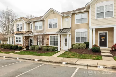 811 Gentlewinds Ct, Fort Mill, SC 29708 photo 2