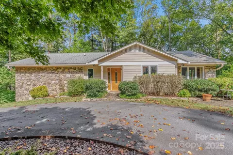 36 Wilderness Rd, Asheville, NC 28804