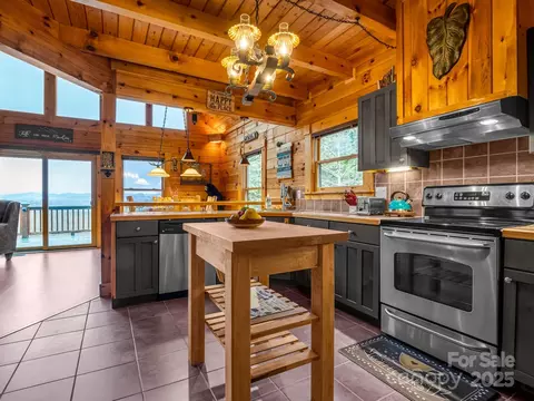 Kitchen - 206 Denis Rdg, Bostic, NC 28018 photo 2 of 3