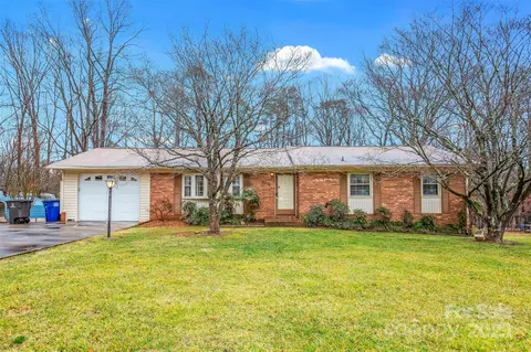3575 Robindale Dr, Winston Salem, NC 27107