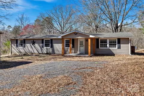 2729 Hampton Ln, East Bend, NC 27018