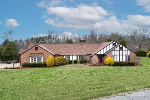2126 Cedar Rock Estates Dr, Lenoir, NC 28645