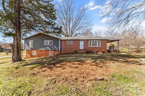 605 18th Nw St NW, Hickory, NC 28601