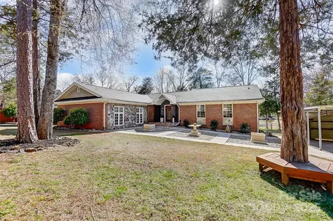 7201 Cedarfield Rd, Charlotte, NC 28227