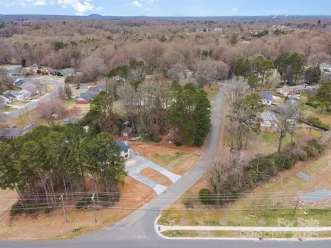 622 Carole Ln, Charlotte, NC 28214