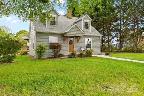 56 Linneys Mountain Rd, Taylorsville, NC 28681