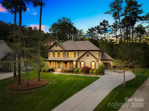 113 Sandy Cove Ct, Mooresville, NC 28117