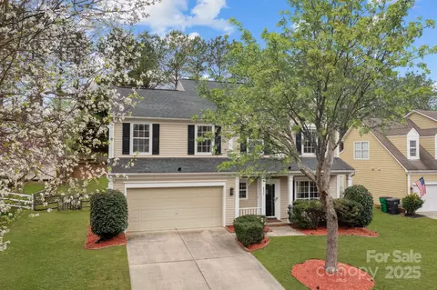 8932 Raven Park Dr, Charlotte, NC 28216