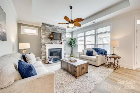 333 Lifestyle Ct, Gastonia, NC 28056