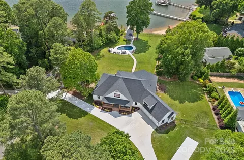 106 Beachview Dr, Mooresville, NC 28117