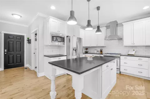 Kitchen - 174 Logan Crossing Dr, Davidson, NC 28036 photo 1 of 6