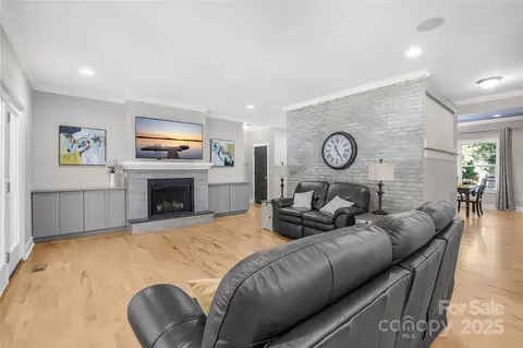 Living - 174 Logan Crossing Dr, Davidson, NC 28036 photo 5 of 6