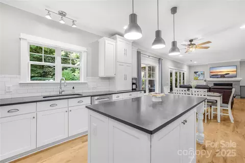 Kitchen - 174 Logan Crossing Dr, Davidson, NC 28036 photo 3 of 6