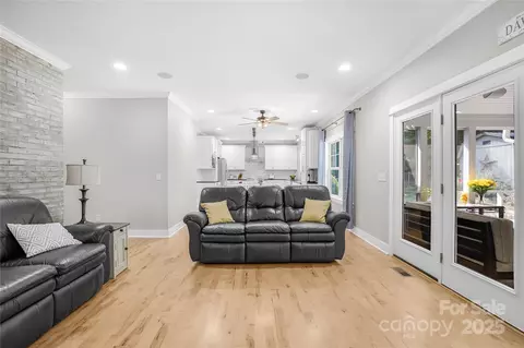 Living - 174 Logan Crossing Dr, Davidson, NC 28036 photo 4 of 6