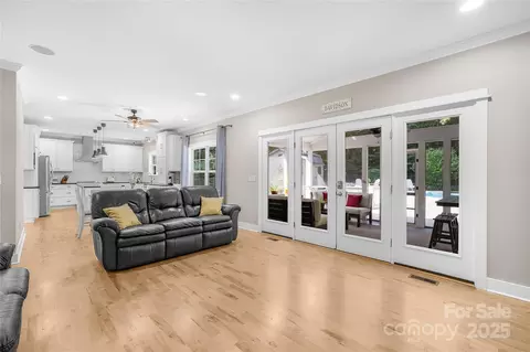 Living - 174 Logan Crossing Dr, Davidson, NC 28036 photo 6 of 6