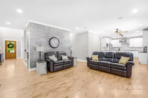 Living - 174 Logan Crossing Dr, Davidson, NC 28036 photo 1 of 6