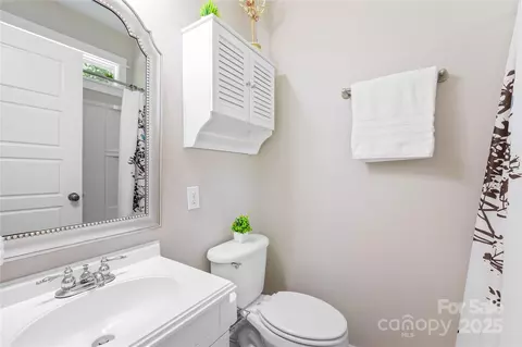 Bath - 174 Logan Crossing Dr, Davidson, NC 28036 photo 3 of 3